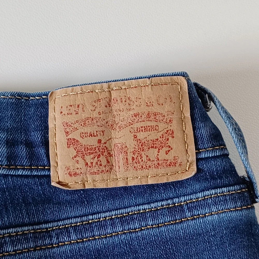 Levi's Jeans Womens 6 Blue 505 Straight Leg Dark Wash Stretch Denim S111-06